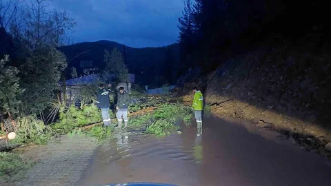 Antalya Gündoğmuş'ta Dereler Taştı