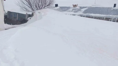 Taşlıçay’da Kar Yığınları Evleri Kapladı