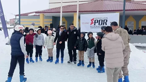 Kaymakam, Çocukların Buz Pateni Hayalini Gerçekleştirdi