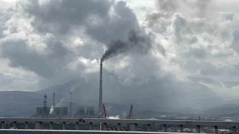 Soma'da Termik Santralden Yükselen Duman Sorun Oluyor
