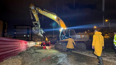 Tarsus Belediyesi Yoğun Yağışa Karşı Gece Boyunca Sahadaydı