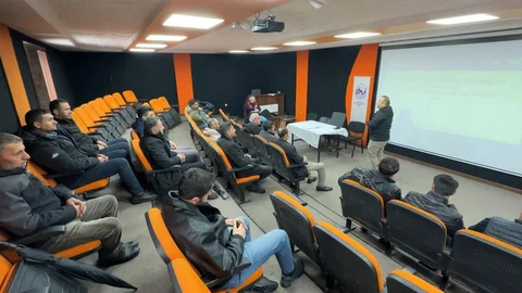 Yüksekova'da Sürü Yönetimi Eğitimi Verildi