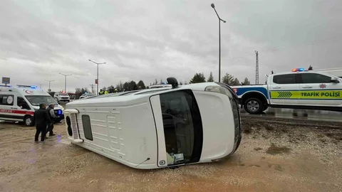 Karaman'da Okul Servisi Devrildi