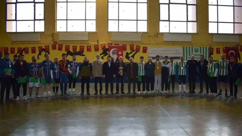 Şenkaya'da Salon Futbol Turnuvası Sonuçlandı