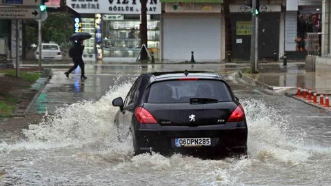 Antalya'da Sarı Kod Uyarısı Yaşanıyor