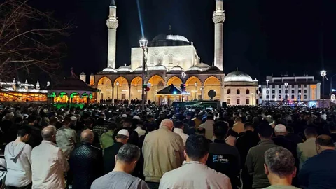 Konya'da 40 Camide Hatimle Teravih Namazı