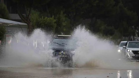 Antalya'da Şiddetli Yağış Sorun Yarattı