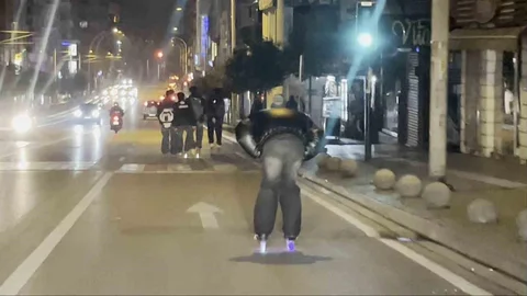 Bursa'da Gençlerin Tehlikeli Paten Yolculuğu