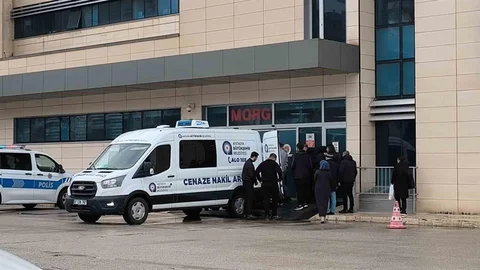 Antalya'da Motosikletli Genç Hayatını Kaybetti