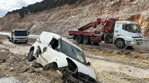 Afyonkarahisar'da Devrilen Araçta İki Yaralı