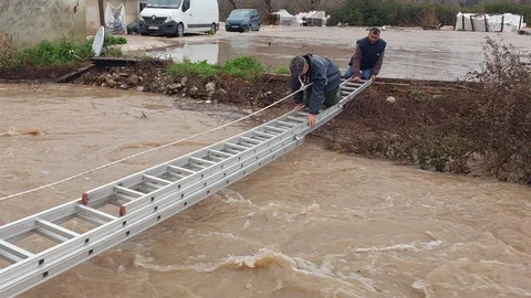 Seydikemer'de Selde Mağdur Olanlar Kurtarıldı