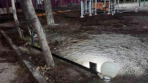 Buldan'da Aydınlatma Direği Tehlike Saçıyor