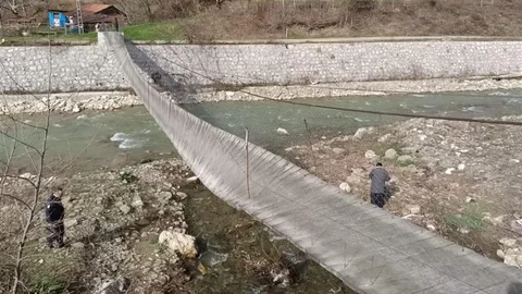 Sinop'ta Fırtına Köprüyü Devirip İki Kişi Yaralandı