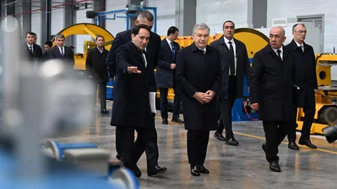 Özbekistan Cumhurbaşkanı Mirziyoyev Teknoparkları İnceledi