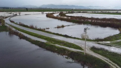 Büyük Menderes Nehri Taşması Aydın'da Ulaşımı Etkiledi