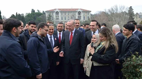 Cumhurbaşkanı Erdoğan Boğaziçi'nde Yürüdü