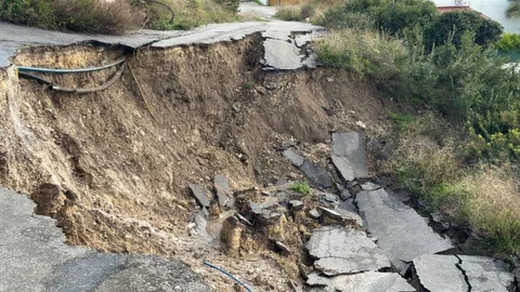 İzmir Çeşme'de Toprak Kayması Olayı