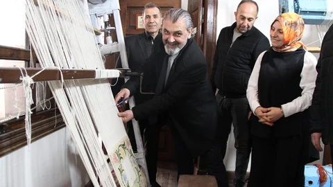 Kula'da Halı Dokuma Kursu Açıldı