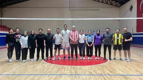Vezirköprü'de Sağlık Çalışanları Voleybol Turnuvası Düzenlendi