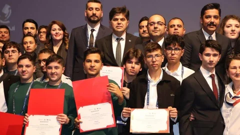 Mersin, TÜBİTAK Adana Bölge Finali'ne Damga Vurdu: 3 Birincilik, Toplam 7 Ödül Kazandı