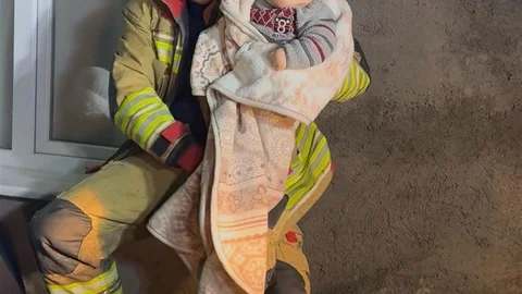 Manisa'da Selde Mahsur Kalan Aile Kurtarıldı