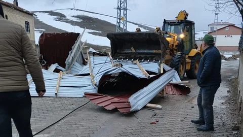 Bünyan'da Rüzgarın Etkileri Giderildi