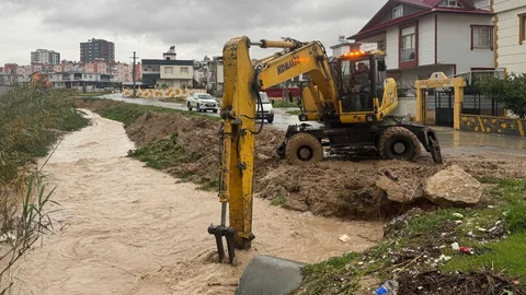 Sağanak Tarsus'u Etkiledi, Belediye Ekipleri Teyakkuzda