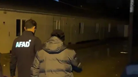 Gaziantep'te Yağış Sonrası Konteyner Boşaltıldı