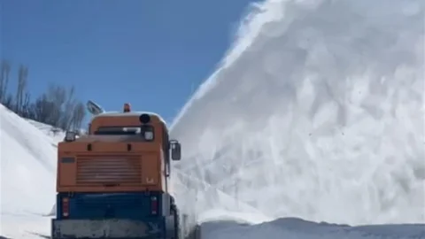 Bitlis'te Karla Mücadele Çalışmaları Sürüyor