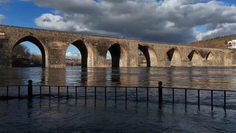 Diyarbakır'da Dicle Nehri Su Seviyesi Yükseliyor
