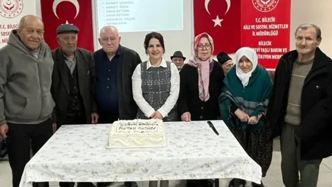 Huzurevinde Anlamlı Doğum Günü Kutlaması