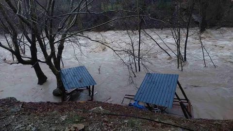 Gündoğmuş'ta Uçansu Şelalesi Coştu
