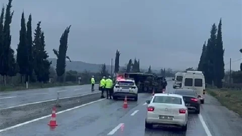 Buldan'da Kamyon Devrildi