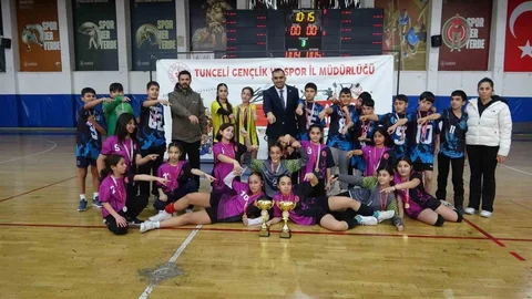 Tunceli'de Hentbolda İki Şampiyonluk