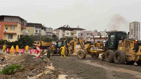 Tarsus'ta Sağanak Yağışa Anında Müdahale