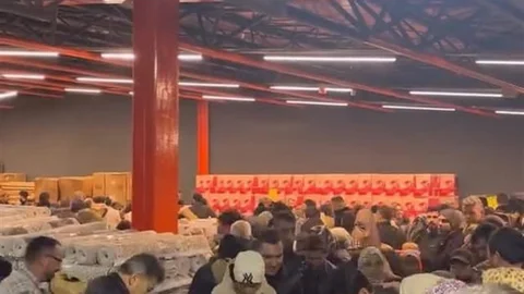 Bursa'da İndirim İzdihamı Yaşandı