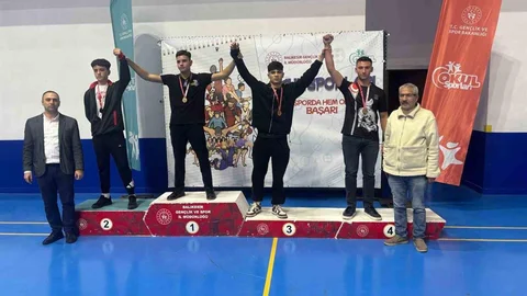 Burhaniyeli Genç Boksörlerden Başarı