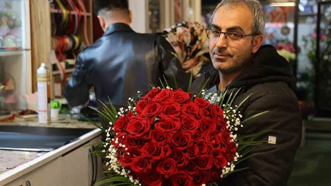 Kırşehir'de Sevgililer Günü Çiçekleri İlgi Gördü