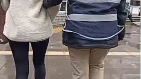 Kadın Hırsız Defne'de Yakalandı