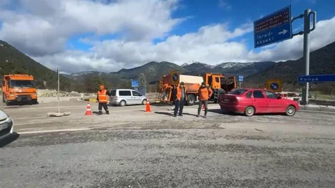Antalya'da Yol Sel Sularıyla Kaplandı