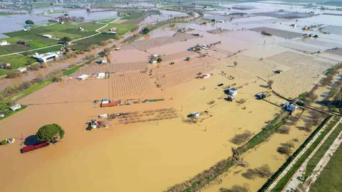 Gediz Nehri Taştı, Köprüler Tehlike Oluşturuyor