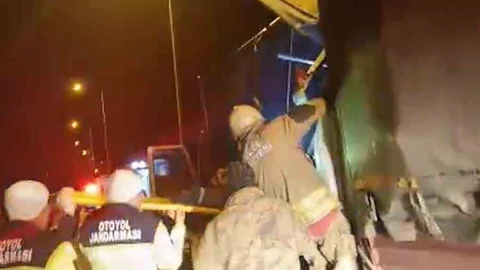 Bolu'da Kamyon Çarpışması: 1 Ölü, 1 Yaralı