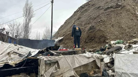 Çatak’ta Tandır Evi Çöktü