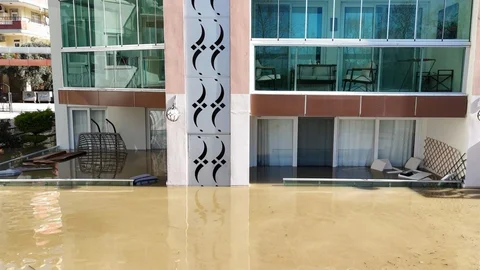 Alanya'da Sel Felaketi: İşletme Yıkıldı