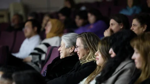 Kartepe'de "Git Başımdan" Oyunu Sahnelendi