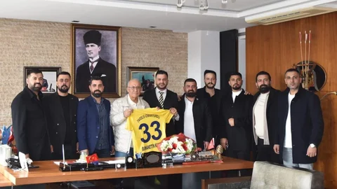 Tarsus İdmanyurdu Yönetimi, Tarsus İdmanyurdu Onursal Başkanı ve Mersin Milletvekili Kocamaz'ı Ziyaret Etti