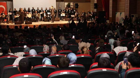 Erzincan'da Türk Halk Müziği Konseri Düzenlendi