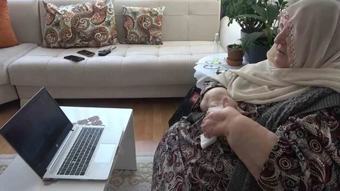 Sabahat Nine'nin Bereleri Mehmetçik'e Ulaştı