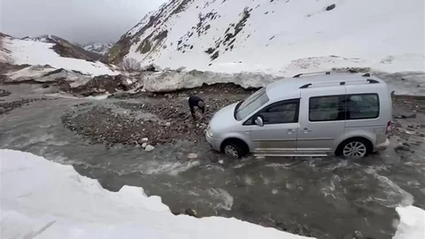 Adıyaman'da Sel Nedeniyle Araçlar Mahsur Kaldı