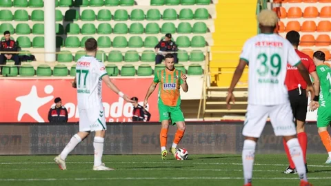 Alanyaspor Konyaspor Maçında İlk Yarı Sonucu 1-0